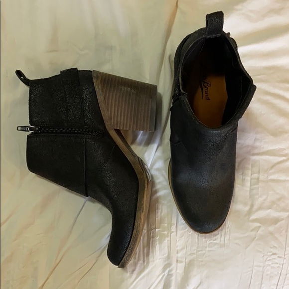 Lucky Brand black chunk heel bootie - Picture 3 of 3